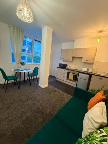 Zelena Luxurious Apartment, Private Parking, Fast Wi-Fi, Self Check-In Anytime Perfect For Late Arrivals, 5 Minutes to Old Trafford Stadium, Manchester (foto 9)