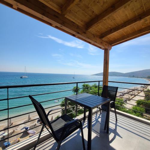 Sunset Boulevard Hotel in Qeparo