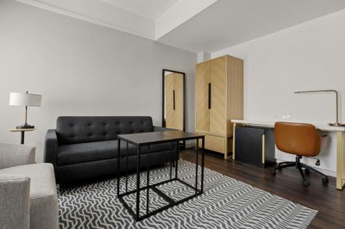 Newly Renovated Rooms at Club Quarters Hotel Times Square, New York, Нью-Йорк (фото 10)