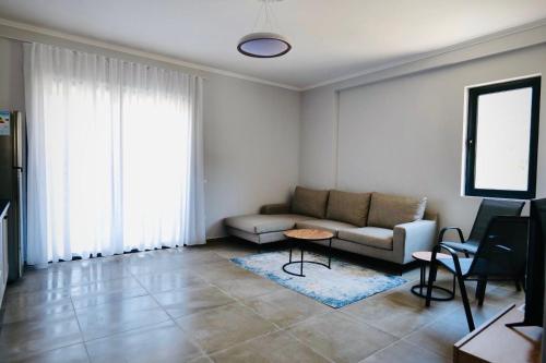 One-Bedroom Apartment image 6