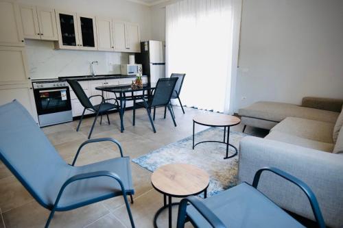 One-Bedroom Apartment image 5