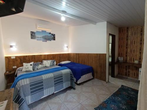 1 double bed, 1 twin bed