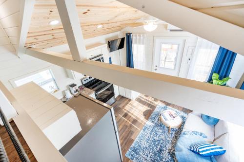 4 Heron Haus, Luxury Tiny House, Pet Friendly, Mins to Downtown Guntersville in 崗特斯維爾 (AL)