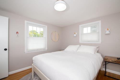 Cape Cod Cottage by Leavetown Vacations thumb 2