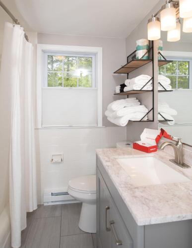 Cape Cod Cottage by Leavetown Vacations thumb 4