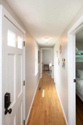 Cape Cod Cottage by Leavetown Vacations detail