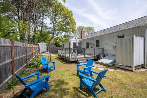 Cape Cod Cottage by Leavetown Vacations