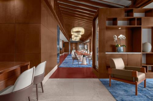 Club King Room, Concierge level, Guest room, 1 King image 3