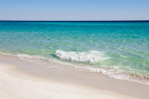 Remarkably Updated 3/2 in Seagrove Highlands - Gulf Views Sleeps 9!, Сигроув-Бич (фото 5)