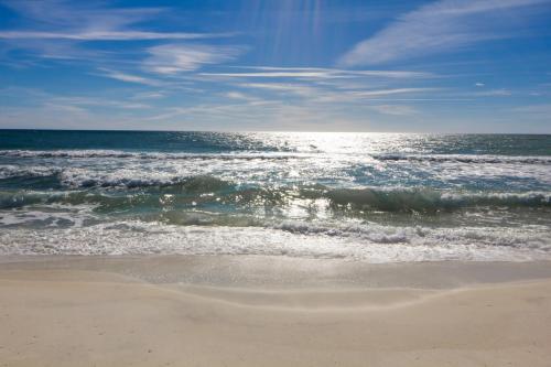 Remarkably Updated 3/2 in Seagrove Highlands - Gulf Views Sleeps 9!, Сигроув-Бич (фото 6)