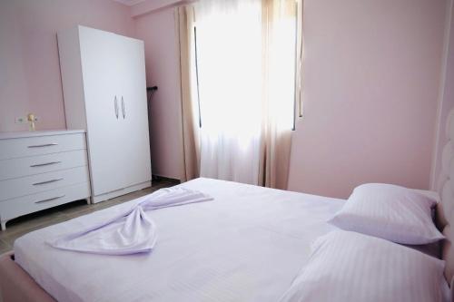 One-Bedroom Apartment image 1