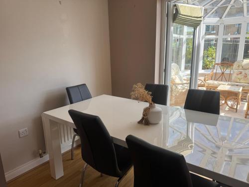 บริการและสิ่งอำนวยความสะดวก, Bethel Haven in คอร์บี้