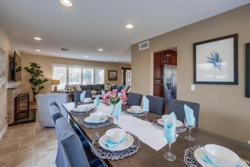 Beautiful Backyard Oasis 5 bedroom 3 Bathroom Home in พลาเซนเทีย (CA)