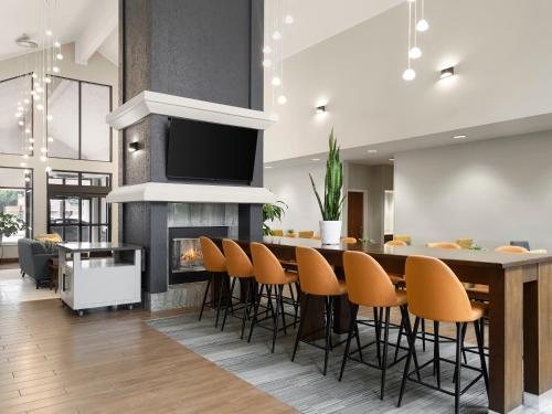 Előcsarnok, Larkspur Landing Select South Bend  near South Bend nemzetközi repülőtér