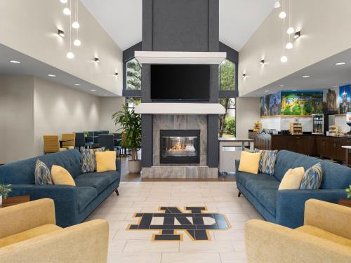 Előcsarnok, Larkspur Landing Select South Bend  near South Bend nemzetközi repülőtér