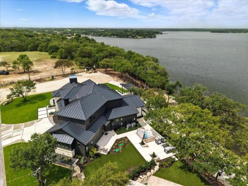 Heavenly Retreat - 5BD of Waterfront Living, Thackerville