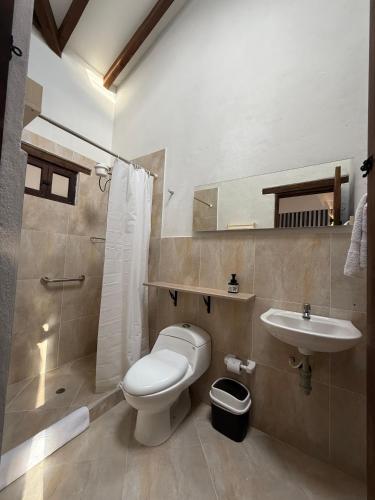 Deluxe Twin Room image 3