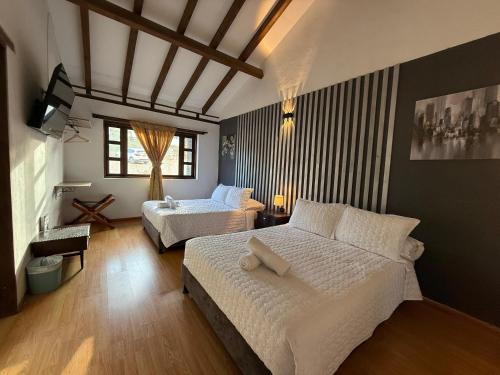 Deluxe Twin Room image 2
