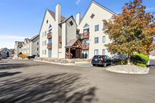 6380U6-1364 Byte-Sized Studio in Boston Commons in Englewood, USA
