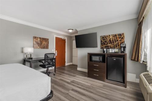 Best Western Plus LA Mid-Town Hotel - image 2