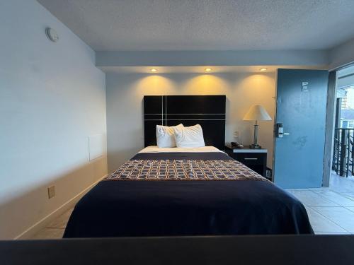 Blue Marlin Motel - image 3