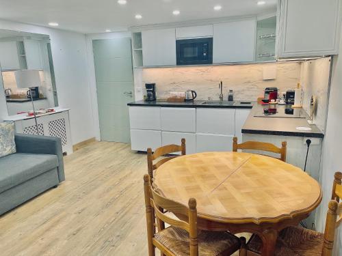 Duplex 57m2 tout équipé pour long séjour proche Paris et Versailles (Duplex 57m2 tout equipe pour long sejour proche Paris et Versailles) in มูดง