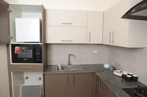 Cozy 2BHK Apartment Self Check-in Islamabad - Urban Loft - image 2