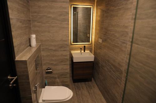 Cozy 2BHK Apartment Self Check-in Islamabad - Urban Loft - image 5
