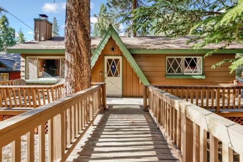 Sunny bear cabin #1970 in Big Bear Lake, USA