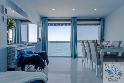 Wonderful beachfront apartment in ตอเรมวยเย