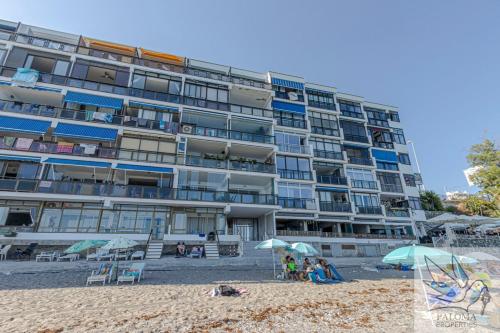 Wonderful beachfront apartment in ตอเรมวยเย