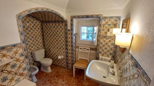 Deluxe Twin Room image 6