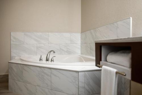 Days Inn by Wyndham Suites Fredericksburg - image 10