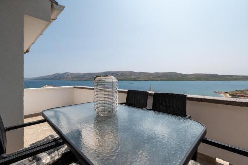 ระเบียง/ชานเรือน, Apartments with swimming pool Zubovici, Pag - 9365 in ซูโบวิซี