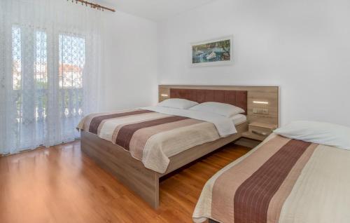 Two-Bedroom Apartment with Terrace image 9