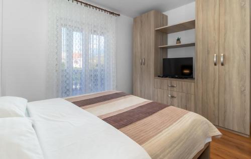 Two-Bedroom Apartment with Terrace image 8