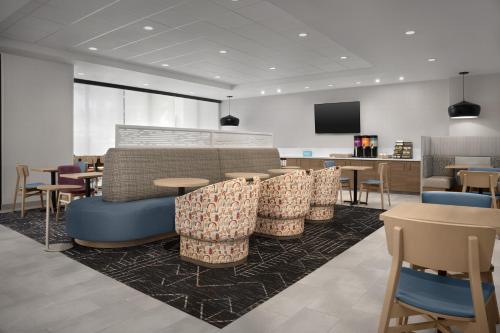 共用Lounge/電視區, Home2 Suites by Hilton Rohnert Park Sonoma County in 羅內特帕克