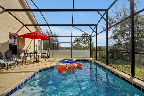 South pool, no rear neighbors, games room, xbox, gated, fitness room, 12 miles to Disney World in Davenport, USA