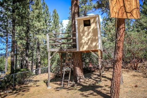 Family Fun House in Big Bear Lake, USA