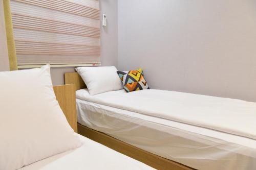 Twin Room with Private External Bathroom