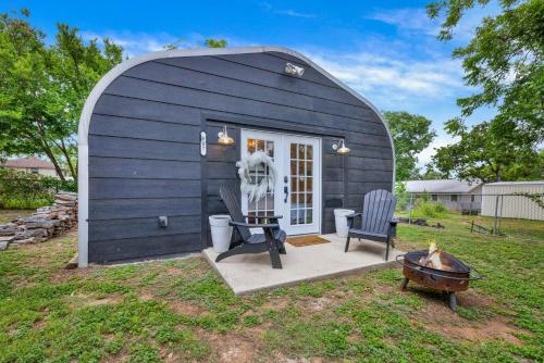Poplar Place-Q with Hot tub and Firepit - 5 min to Main in Fredericksburg, USA