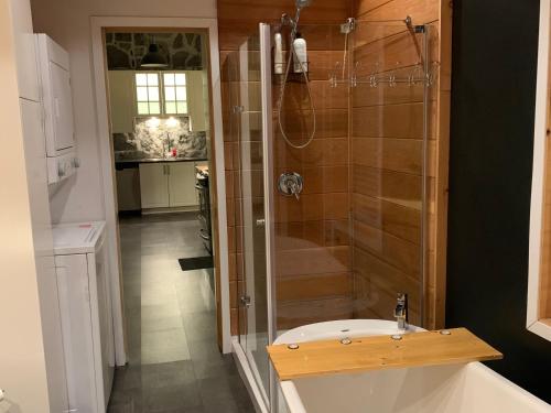 Zuhanyzó, Le loft du capitaine in L'Ange Gardien (QC)