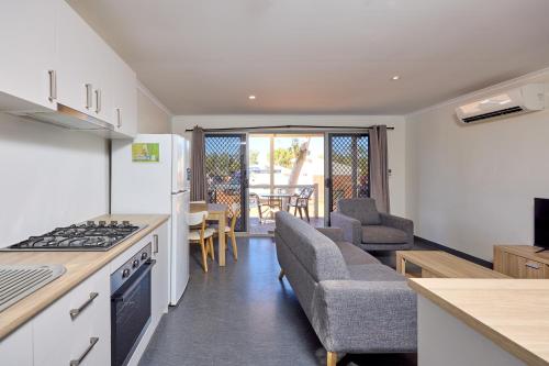 ห้องครัว, RAC Exmouth Cape Holiday Park in เอกซ์เมาท์