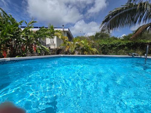 Villa 3 chambres piscine proche plage, marina, commerces à moins de 5min