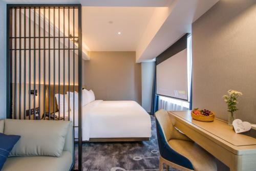 Deluxe Suite image 7
