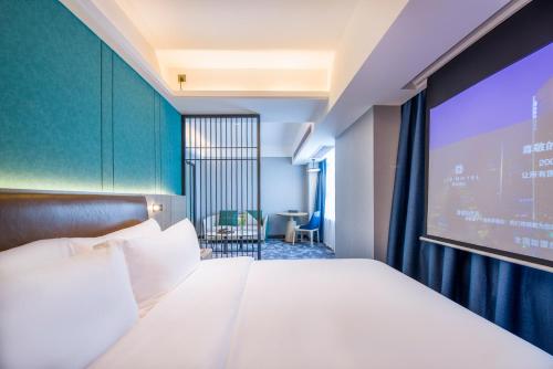 Deluxe Suite image 4