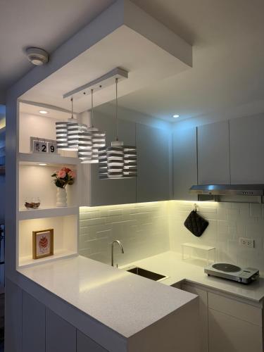 BnJ Suite Urban Deca w Netflix, Max, YT Premium, FREE parking, Manila