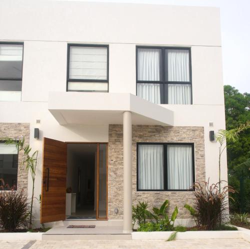 Three-Bedroom Villa image 4