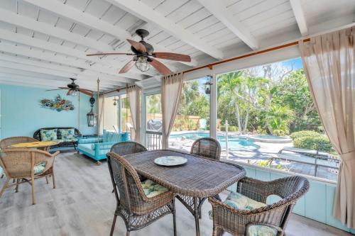 Manatee Manor Home - image 4