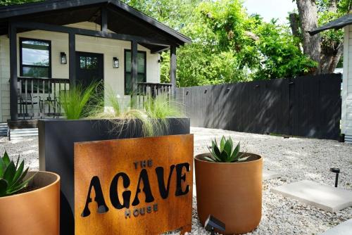 Stay at The Agave - New Braunfels Tiny House